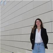 Organisation de discussions et soutien scolaire